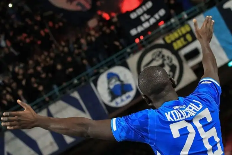 Importante vittoria per gli azzurri dopo i dispiaceri di Coppa Italia: il 24 torna al gol dopo 10 partite di astinenza, si ferma Quagliarella.