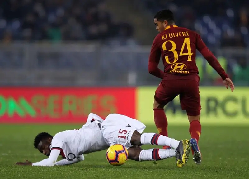Nel 2-1 dell'Olimpico sono decisivi i gol dei difensori (Kolarov e Fazio) e le paratissime di Olsen.