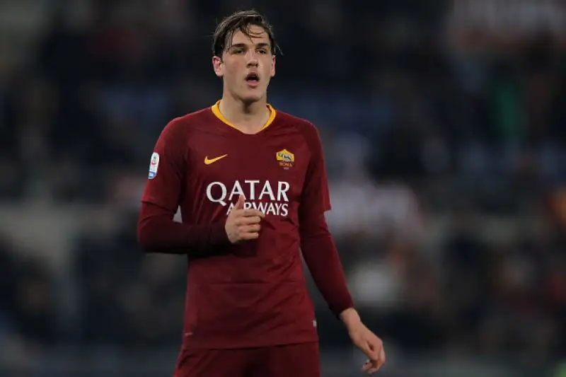Nel 2-1 dell'Olimpico sono decisivi i gol dei difensori (Kolarov e Fazio) e le paratissime di Olsen.