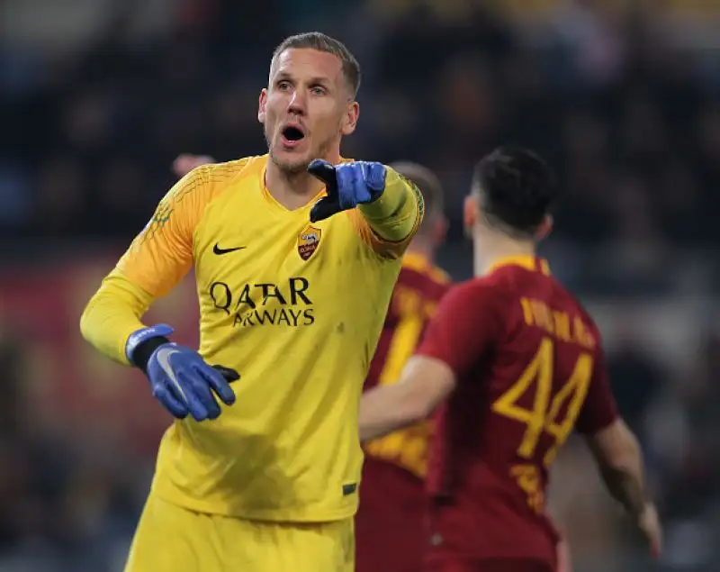 Nel 2-1 dell'Olimpico sono decisivi i gol dei difensori (Kolarov e Fazio) e le paratissime di Olsen.