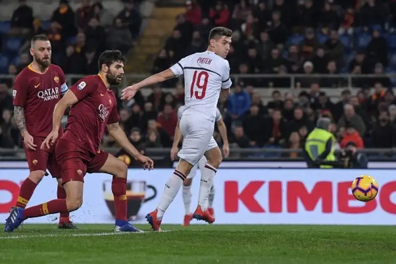 Termina 1-1 il divertente posticipo dell'Olimpico: i nerazurri contengono i danni sulle due rivali per la zona Champions.