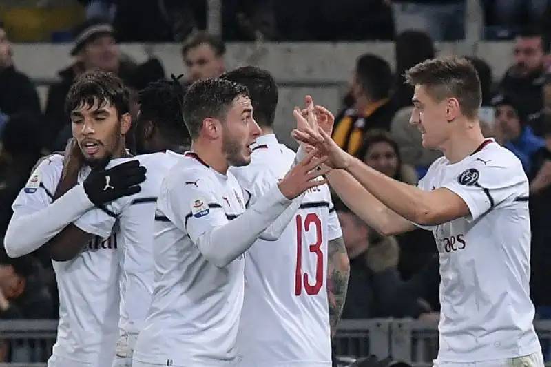 Termina 1-1 il divertente posticipo dell'Olimpico: i nerazurri contengono i danni sulle due rivali per la zona Champions.