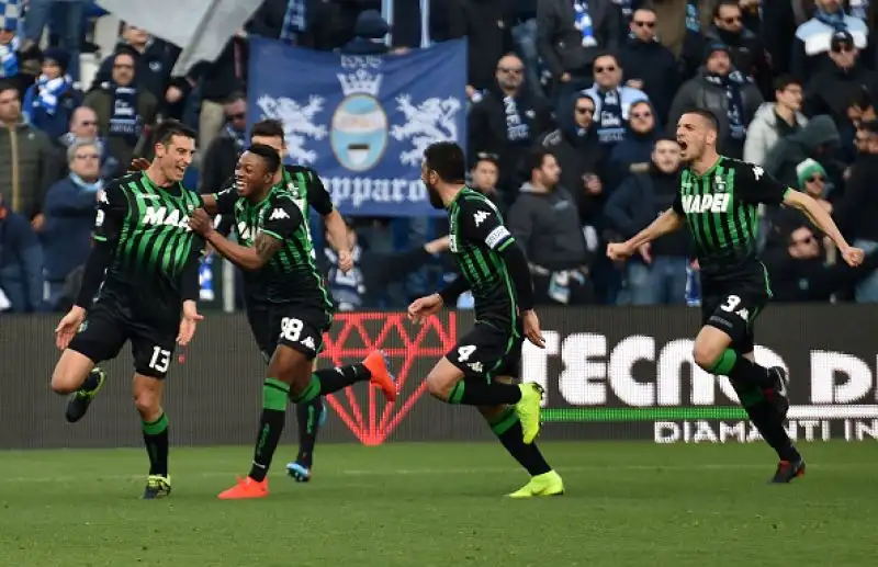 Neroverdi in vantaggio con Peluso, per i ferraresi pareggio di Petagna su rigore concesso dal VAR.