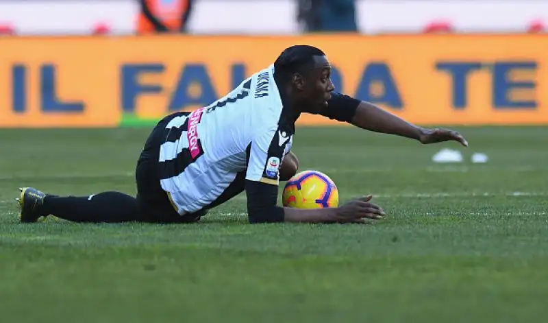 I friulani piegano nel finale con Teodorczyk il Chievo e si portano a 22 punti, tornando alla vittoria dopo quattro partite.
