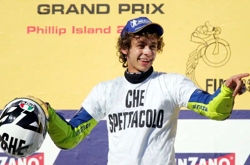 Sopratutto a inizio carriera Valentino è sempre stato originale nel festeggiare la vittoria.