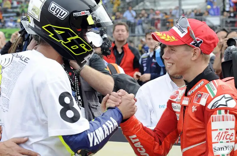 Valentino con uno dei suoi grandi rivali, Casey Stoner.