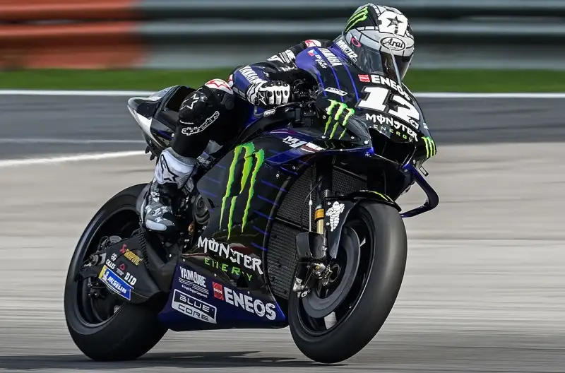 I primi riscontri crnometrici hanno visto nelle prime dieci posizioni anche tre piloti italiani. Petrucci, su Ducati, davanti a Rossi e al suo compagno di squadra Dovizioso.