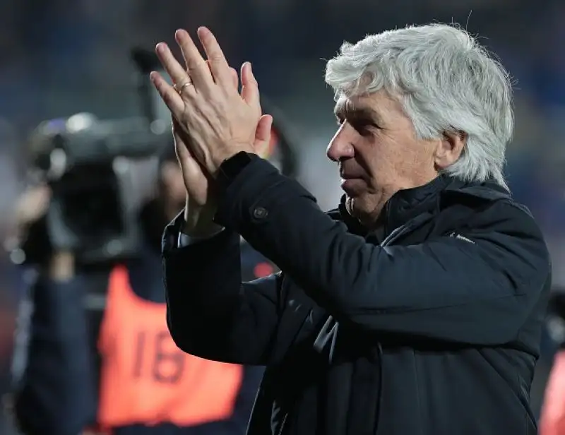 Commosso ricordo di Astori, poi i neroblu si impongono 3-1 in rimonta grazie a Ilicic e Gomez: Viola ridimensionati nella corsa all'Europa.