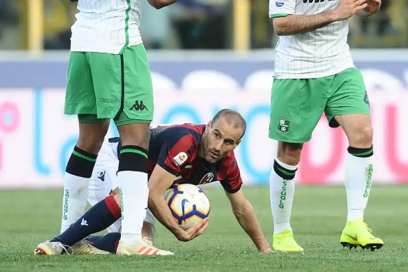 Un gol di Destro all'ultimo respiro vale i tre punti dopo il primo vantaggio felsineo di Pulgar e il pareggio di Boga.