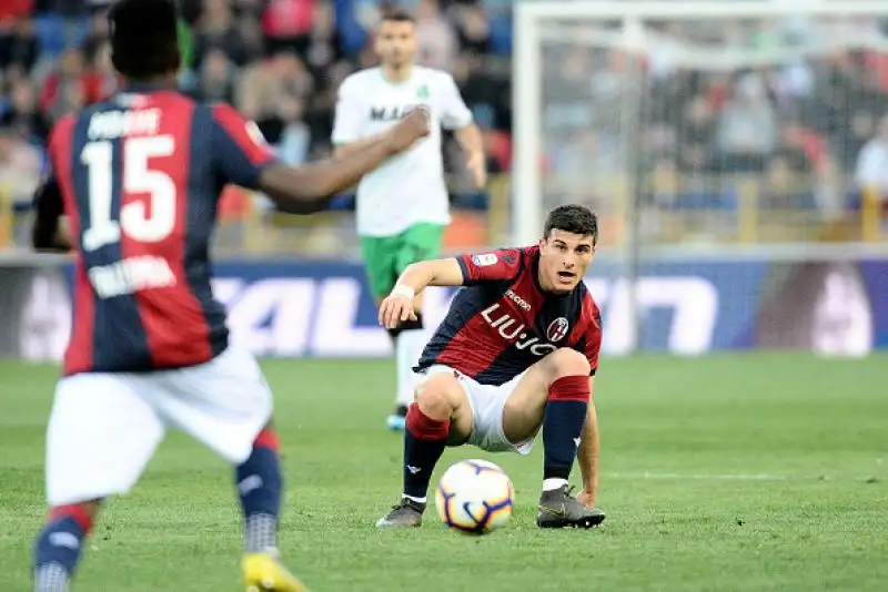 Un gol di Destro all'ultimo respiro vale i tre punti dopo il primo vantaggio felsineo di Pulgar e il pareggio di Boga.