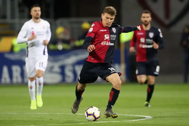 Joao Pedro e Ceppitelli stendono una viola che si sveglia troppo tardi.