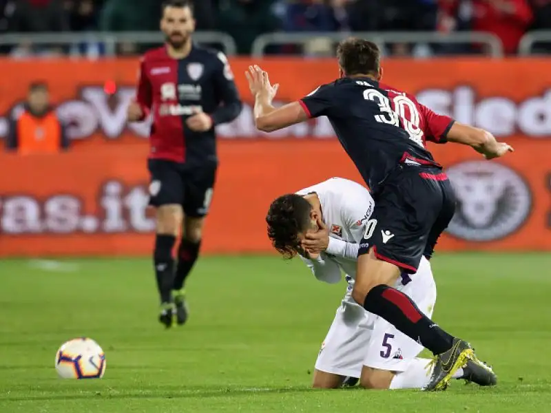 Joao Pedro e Ceppitelli stendono una viola che si sveglia troppo tardi.