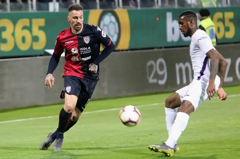 Joao Pedro e Ceppitelli stendono una viola che si sveglia troppo tardi.