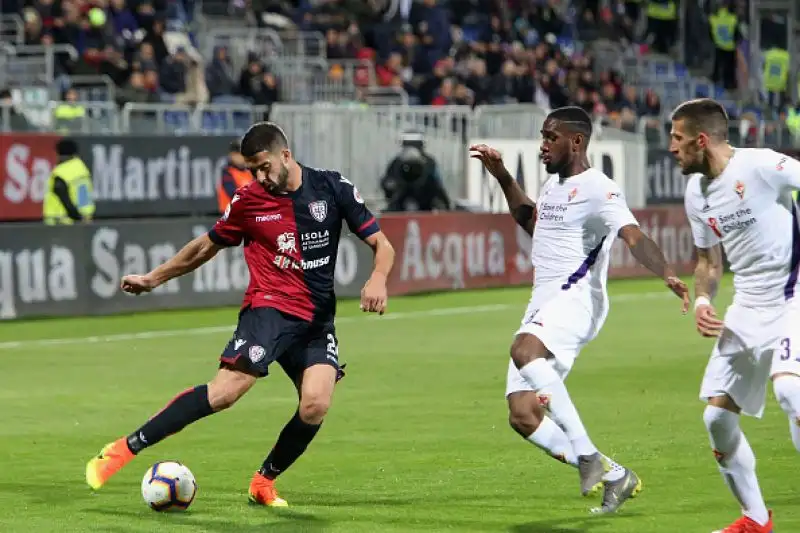Joao Pedro e Ceppitelli stendono una viola che si sveglia troppo tardi.