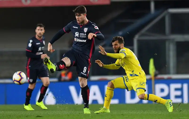 Per i sardi, che salgono a +9 dalla zona retrocessione, in gol Pisacane, Joao Pedro e Ionita.