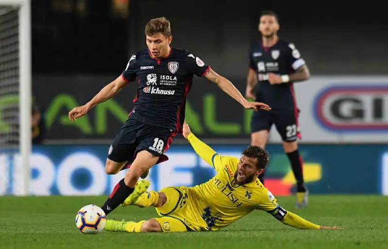 Per i sardi, che salgono a +9 dalla zona retrocessione, in gol Pisacane, Joao Pedro e Ionita.