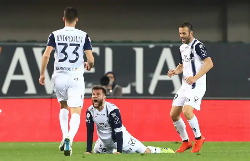 Una punizione capolavoro di Biglia ha portato in vantaggio i rossoneri raggiunti da un colpo di testa di Hetemaj. Nella ripresa stoccata decisiva di Piatek dopo un'azione insistita del Milan.
