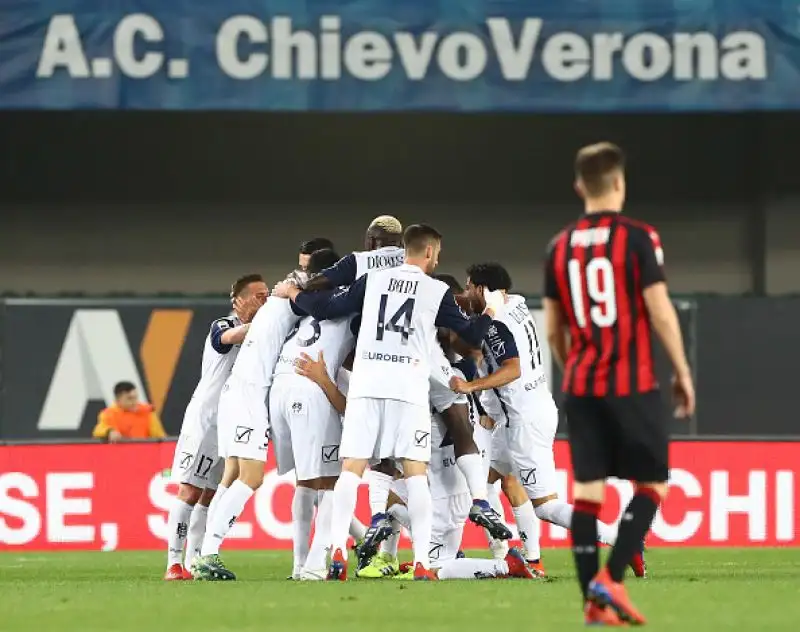 Una punizione capolavoro di Biglia ha portato in vantaggio i rossoneri raggiunti da un colpo di testa di Hetemaj. Nella ripresa stoccata decisiva di Piatek dopo un'azione insistita del Milan.