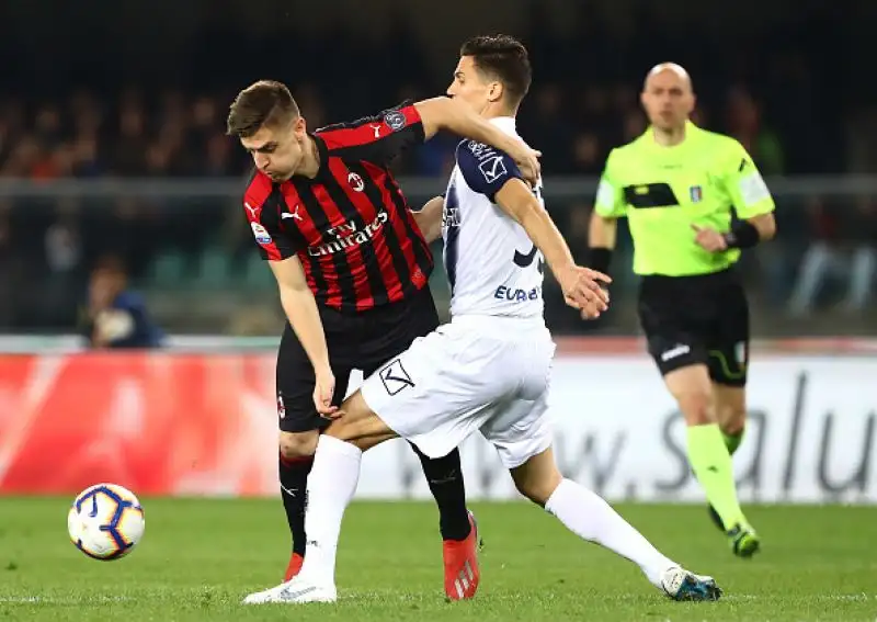 Una punizione capolavoro di Biglia ha portato in vantaggio i rossoneri raggiunti da un colpo di testa di Hetemaj. Nella ripresa stoccata decisiva di Piatek dopo un'azione insistita del Milan.