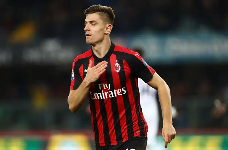 Una punizione capolavoro di Biglia ha portato in vantaggio i rossoneri raggiunti da un colpo di testa di Hetemaj. Nella ripresa stoccata decisiva di Piatek dopo un'azione insistita del Milan.