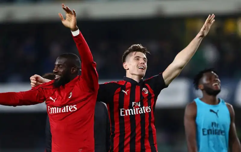 Una punizione capolavoro di Biglia ha portato in vantaggio i rossoneri raggiunti da un colpo di testa di Hetemaj. Nella ripresa stoccata decisiva di Piatek dopo un'azione insistita del Milan.