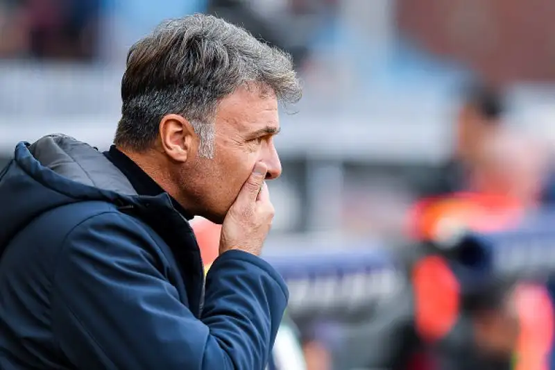 Il Genoa non va oltre lo 0-0 in casa contro un Frosinone in 10 per un'ora dopo l'espulsione di Cassata