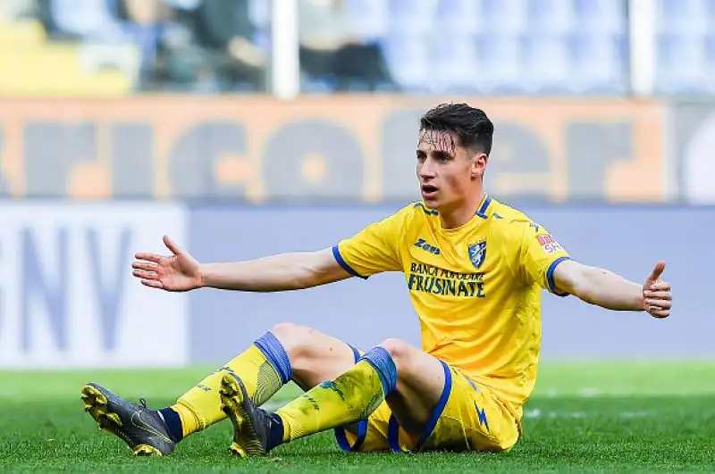Il Genoa non va oltre lo 0-0 in casa contro un Frosinone in 10 per un'ora dopo l'espulsione di Cassata