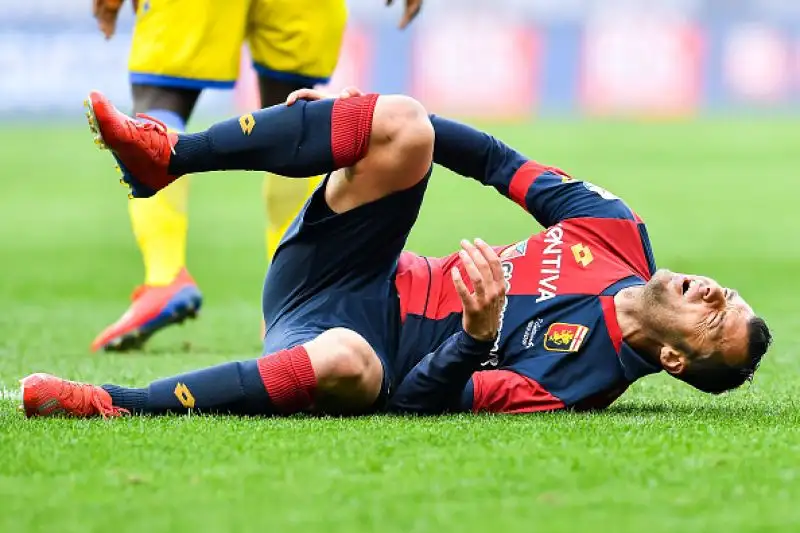 Il Genoa non va oltre lo 0-0 in casa contro un Frosinone in 10 per un'ora dopo l'espulsione di Cassata