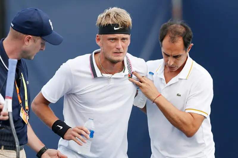 A Miami il giovane tennista spagnolo è crollato a terra per i crampi.