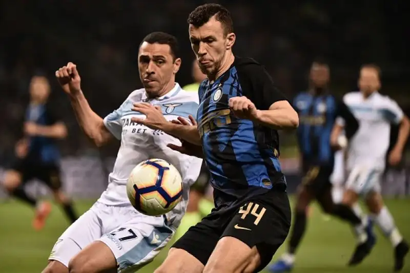 La squadra di Simone Inzaghi è passata in vantaggio nel primo tempo con Milinkocis-Savic ed ha poi contenuto la veemente reazione dei nerazzuri.