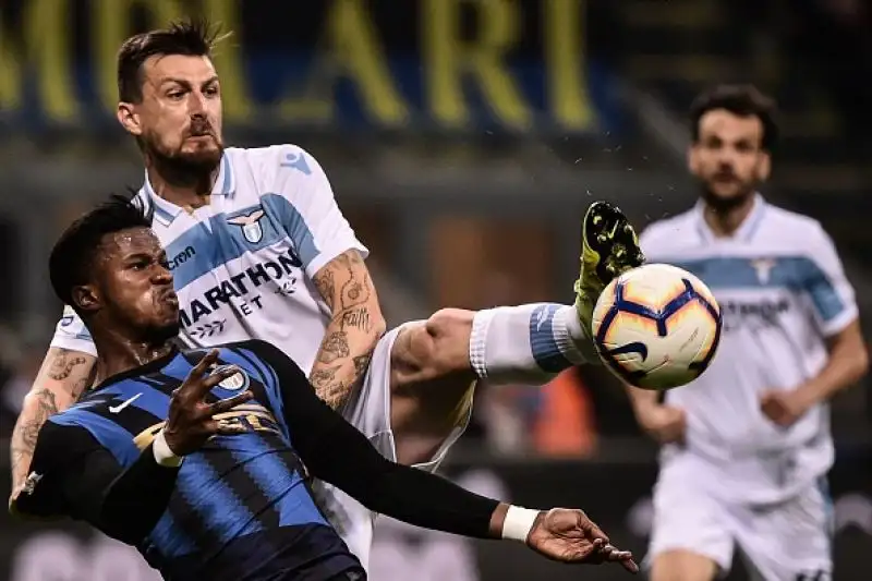 La squadra di Simone Inzaghi è passata in vantaggio nel primo tempo con Milinkocis-Savic ed ha poi contenuto la veemente reazione dei nerazzuri.