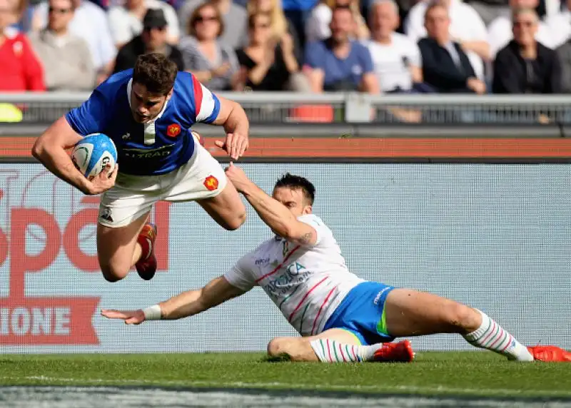 Nel quinto e ultimo turno del Guinness 6 Nazioni 2019 la Francia batte l’Italia 25-14 allo stadio Olimpico di Roma. Quinta sconfitta su cinque partite in questa edizione per gli Azzurri.