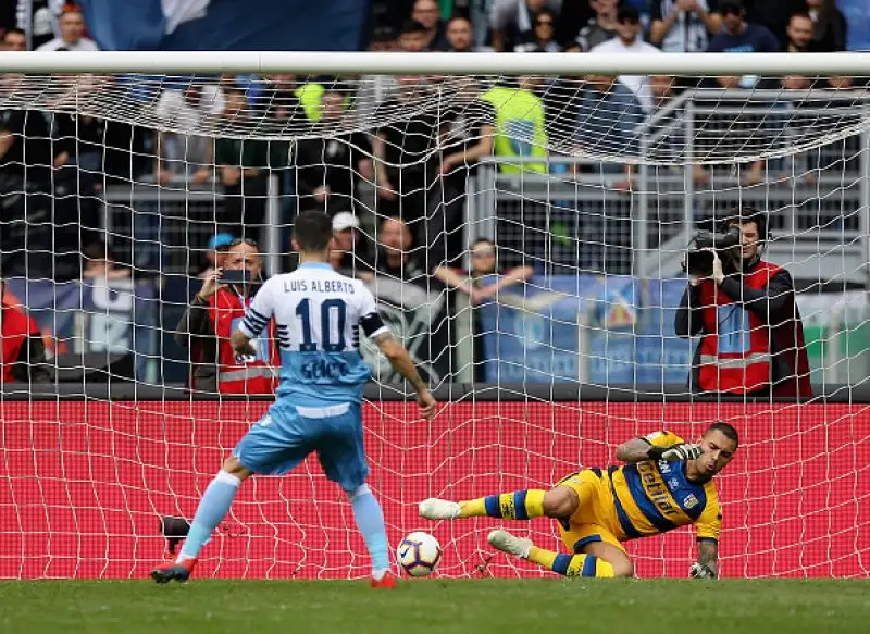 I biancocelesti vanno a segno nel primo tempo con la doppietta di Luis Alberto, Lulic e Marusic, gol crociato nella ripresa ad opera di Sprocati.