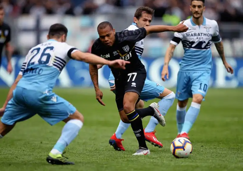 I biancocelesti vanno a segno nel primo tempo con la doppietta di Luis Alberto, Lulic e Marusic, gol crociato nella ripresa ad opera di Sprocati.