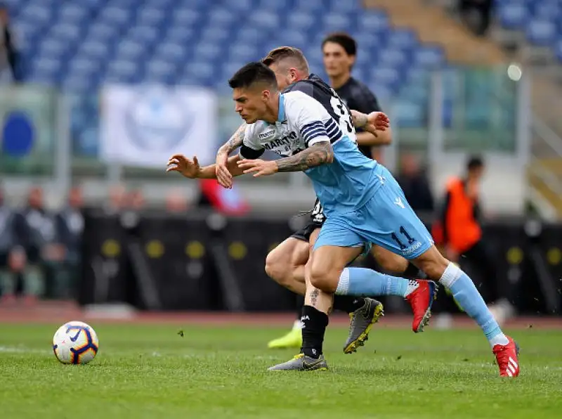 I biancocelesti vanno a segno nel primo tempo con la doppietta di Luis Alberto, Lulic e Marusic, gol crociato nella ripresa ad opera di Sprocati.