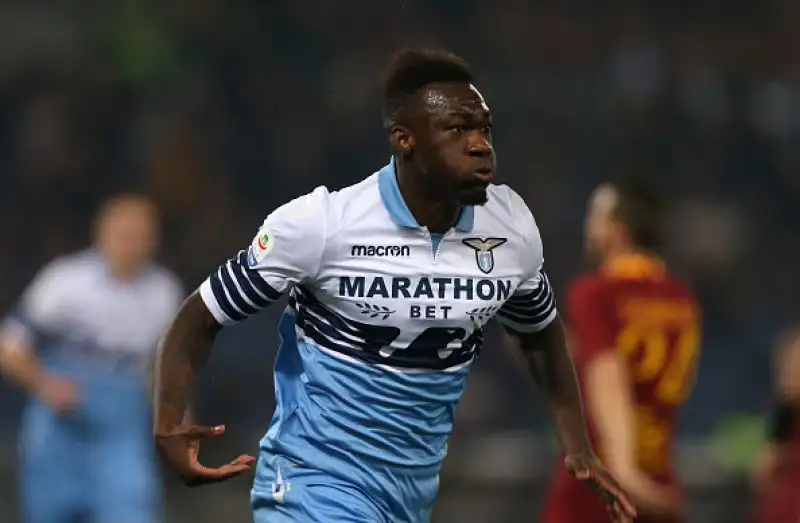 In rete Caicedo, Immobile su rigore e Cataldi: i biancocelesti vedono il possibile sorpasso sui cugini.