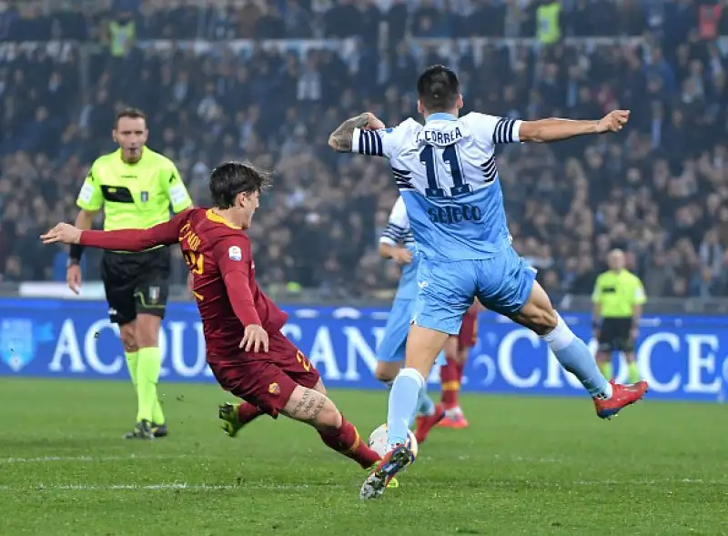 In rete Caicedo, Immobile su rigore e Cataldi: i biancocelesti vedono il possibile sorpasso sui cugini.