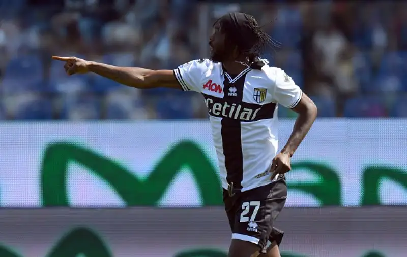 Vantaggio dei padroni di casa con Gervinho, poi pareggio di Pasalic e gol vittoria di Duvan Zapata.