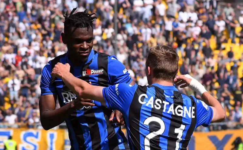 Vantaggio dei padroni di casa con Gervinho, poi pareggio di Pasalic e gol vittoria di Duvan Zapata.