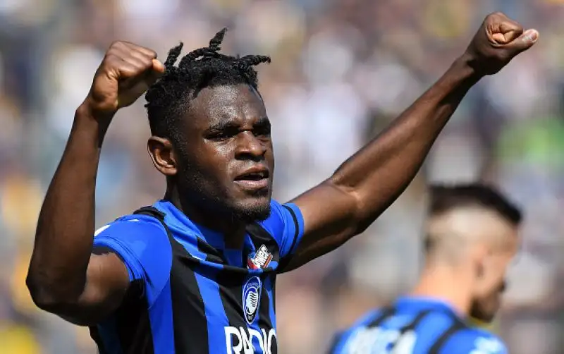 Vantaggio dei padroni di casa con Gervinho, poi pareggio di Pasalic e gol vittoria di Duvan Zapata.