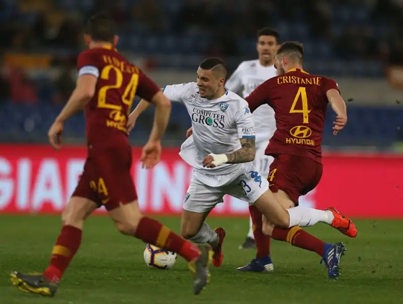 Padroni di casa in vantaggio con El Shaaarawy, poi pareggio degli ospiti grazie ad un autorete di Juan Jesus e gol vittoria di Schick.