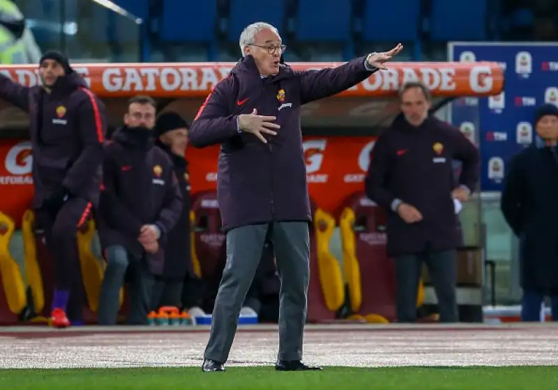 Padroni di casa in vantaggio con El Shaaarawy, poi pareggio degli ospiti grazie ad un autorete di Juan Jesus e gol vittoria di Schick.