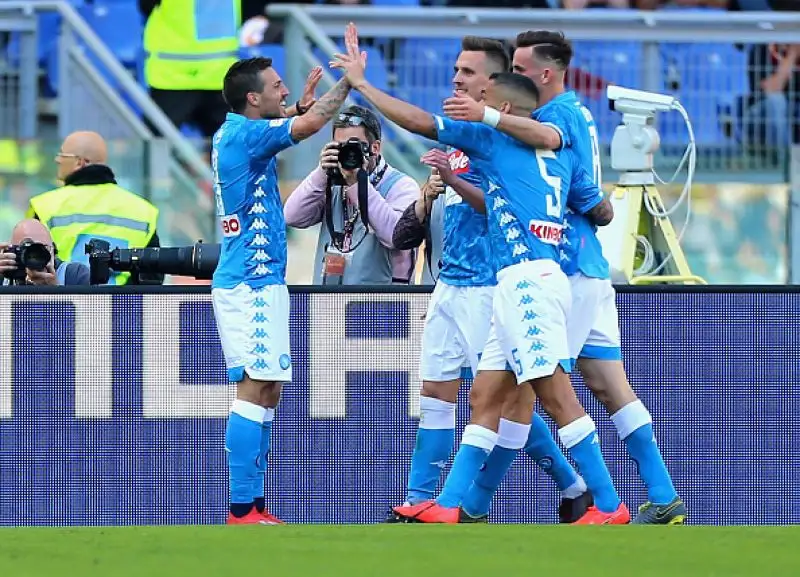 Per gli azzurri in gol Milik, Verdi, Mertens e Younes, di Perotti il gol romanista.