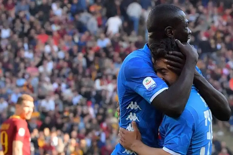 Per gli azzurri in gol Milik, Verdi, Mertens e Younes, di Perotti il gol romanista.