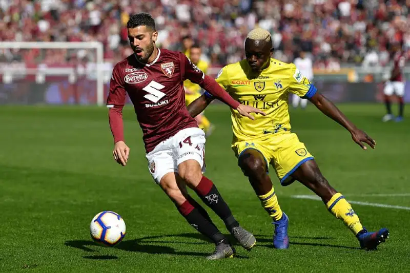 Il Torino abbatte per 3-0 il Chievo nell'anticipo delle 12.30 e ora sogna l'Europa League.