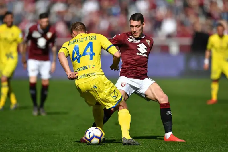 Il Torino abbatte per 3-0 il Chievo nell'anticipo delle 12.30 e ora sogna l'Europa League.