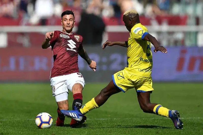 Il Torino abbatte per 3-0 il Chievo nell'anticipo delle 12.30 e ora sogna l'Europa League.