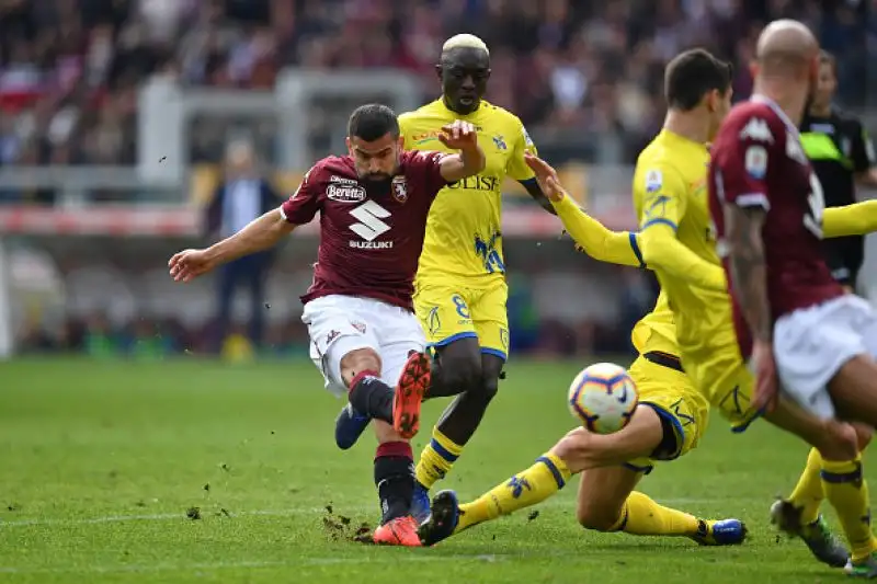 Il Torino abbatte per 3-0 il Chievo nell'anticipo delle 12.30 e ora sogna l'Europa League.