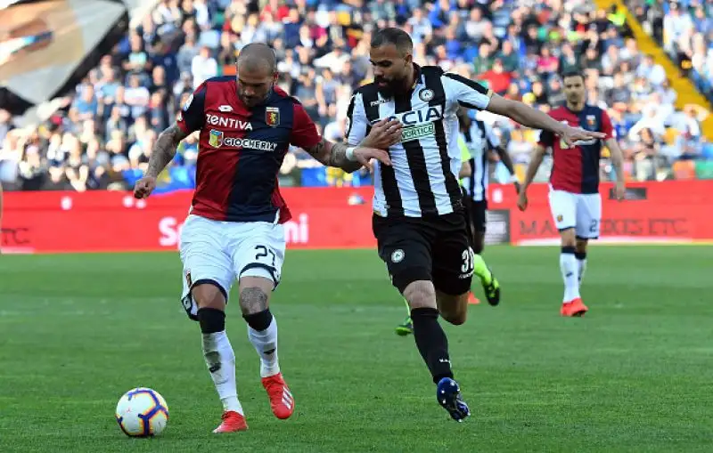 L'Udinese vince grazie alle reti di Okaka e Mandragora. Genoa costretto a rimandare il discorso salvezza.