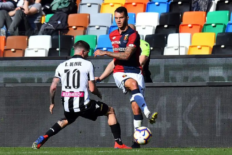 L'Udinese vince grazie alle reti di Okaka e Mandragora. Genoa costretto a rimandare il discorso salvezza.